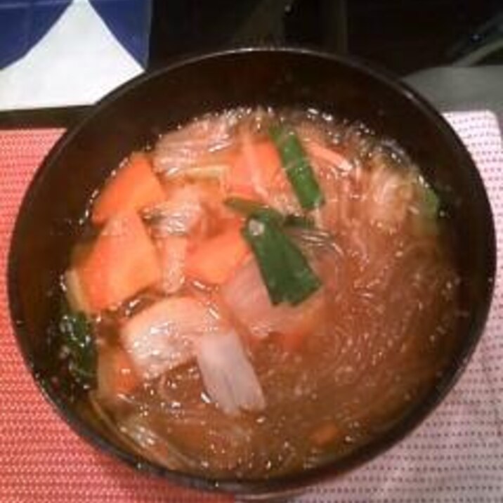 野菜たっぷりキムチ春雨スープ